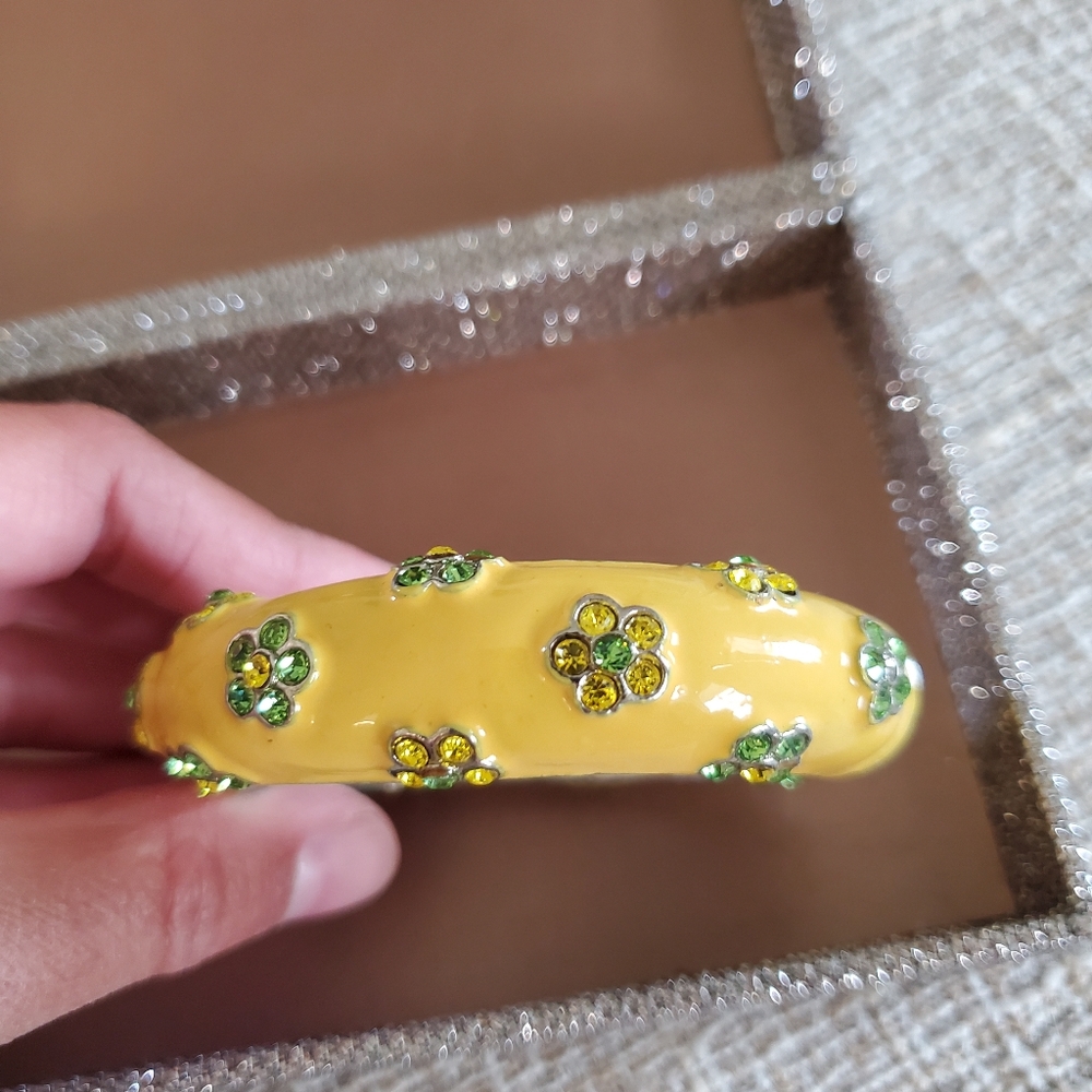 Enamel Hinge Floral Bracelet - Picture 3 of 8
